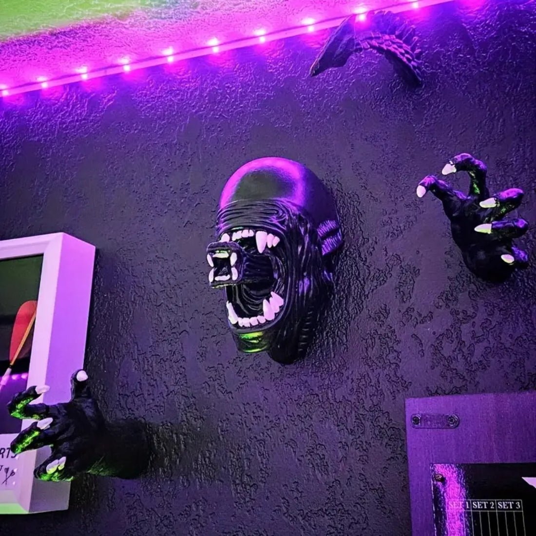 alien 2 motorcycle helmet Alien Monster Motorcycle Helmet Ornament Wall Decoration (20x13x21cm) – Store974 Electronics WLL