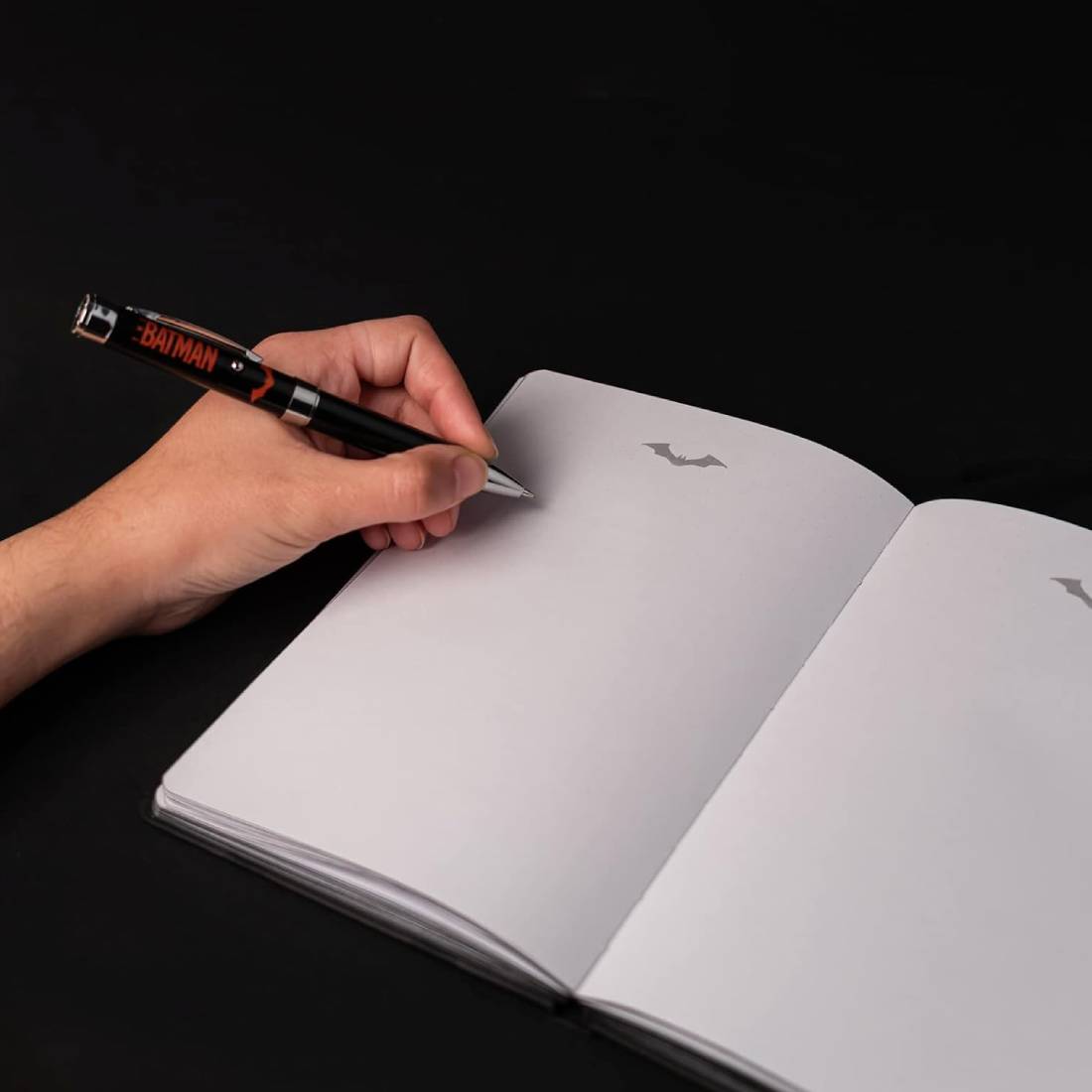 Batman Armor A5 Premium Notebook With Projector Pen - دفتر - Store 974 | ستور ٩٧٤