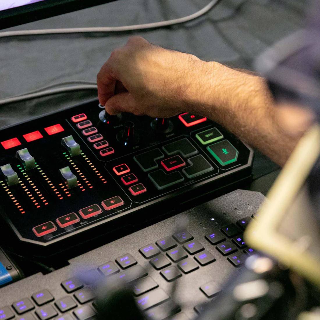 TC Helicon GoXLR Mixer - Black - ميكروفون TC Helicon GoXLR Mixer - Black - ميكروفون