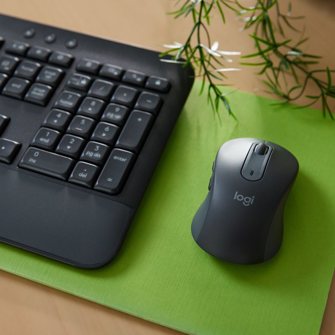 Logitech MK650 Advanced Wireless Keyboard Mouse Combo - لوحة مفاتيح و فأرة Logitech MK650 Advanced Wireless Keyboard Mouse Combo - لوحة مفاتيح و فأرة