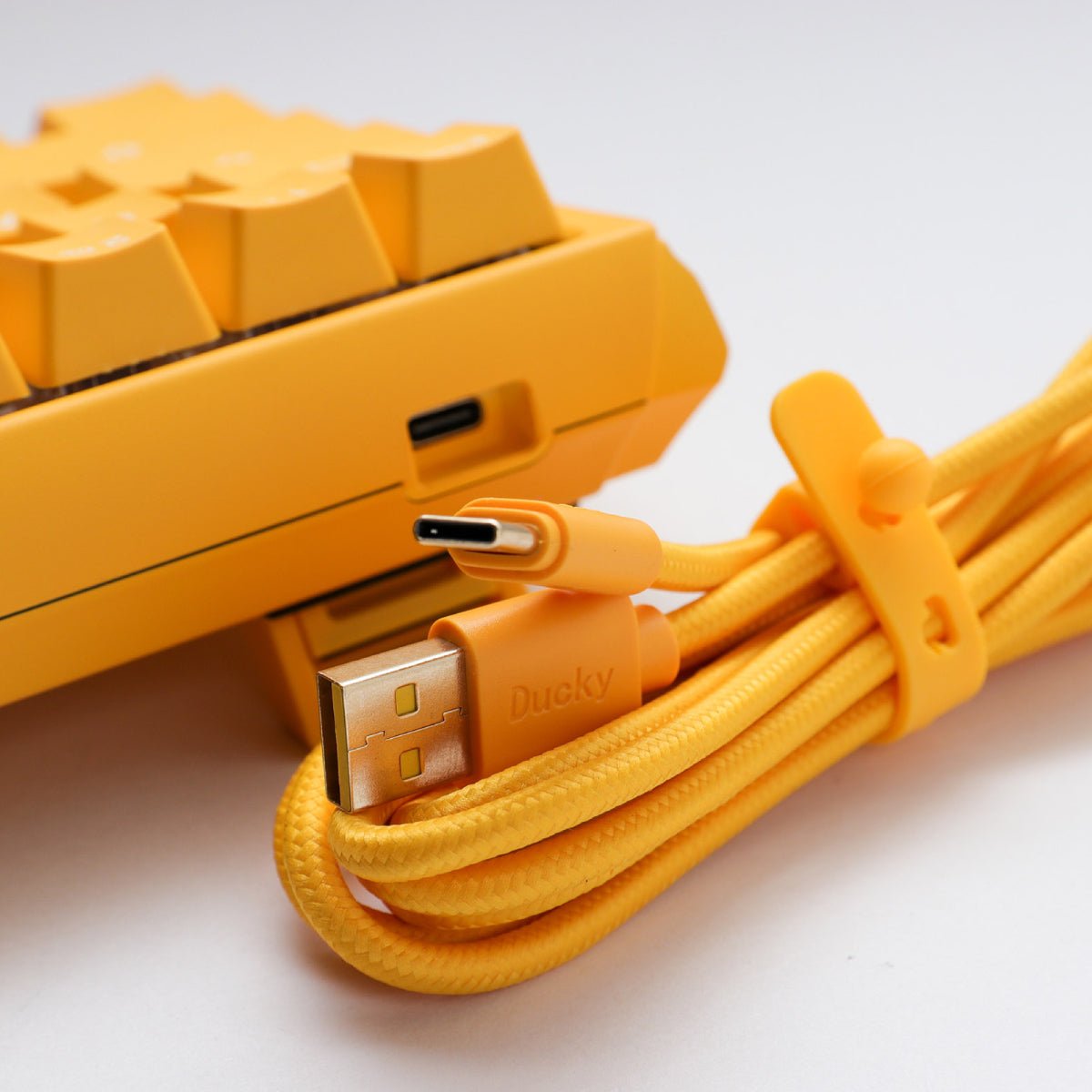 Ducky One 3 أصفر صغير 60 ٪ لوحة مفاتيح ألعاب ميكانيكية سلكية - مفتاح زرق Ducky One 3 أصفر صغير 60 ٪ لوحة مفاتيح ألعاب ميكانيكية سلكية - مفتاح زرق