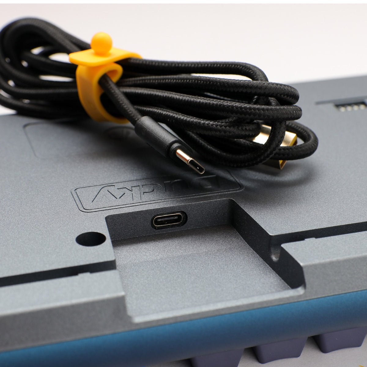 Ducky One 3 Daybreak tkl لوحة مفاتيح ألعاب ميكانيكية سلكية - الكرز الأحمر - لوز ماتيتى Ducky One 3 Daybreak tkl لوحة مفاتيح ألعاب ميكانيكية سلكية - الكرز الأحمر - لوز ماتيتى