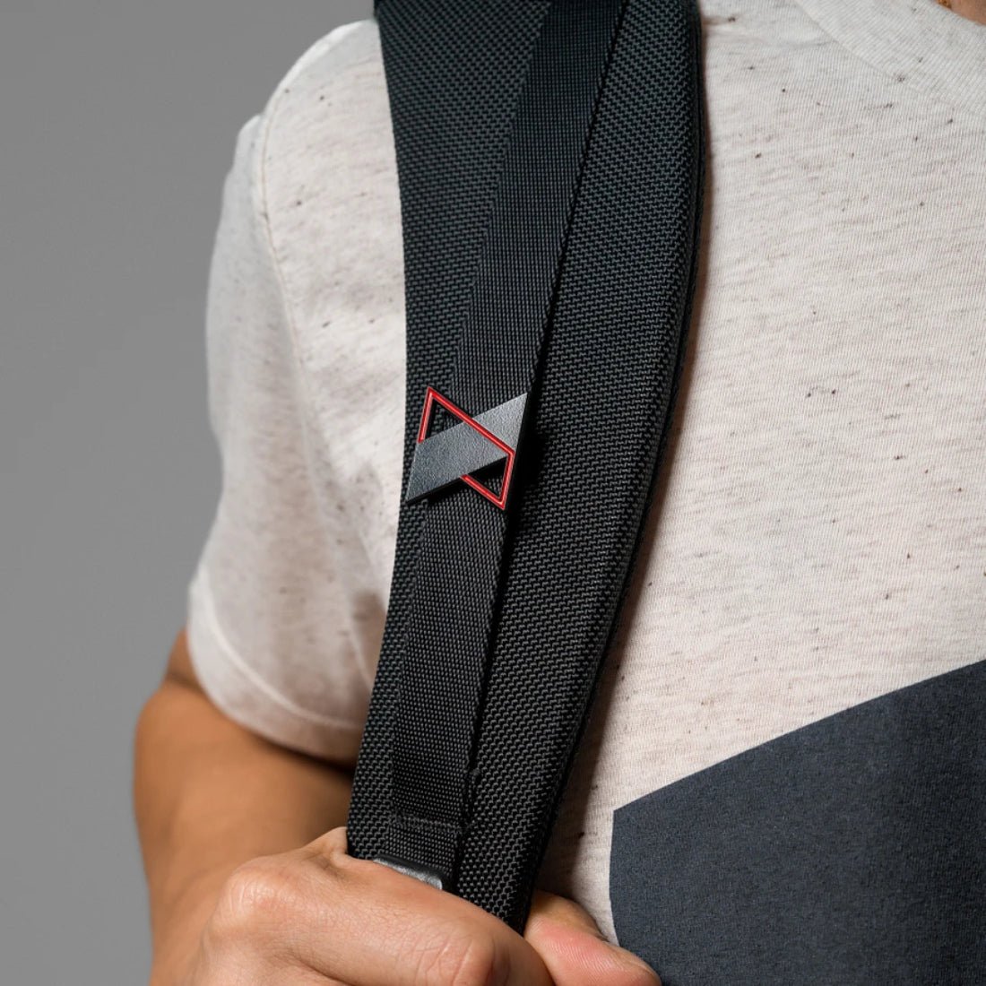 MKBHD Logo Pin - أكسسوار MKBHD Logo Pin - أكسسوار