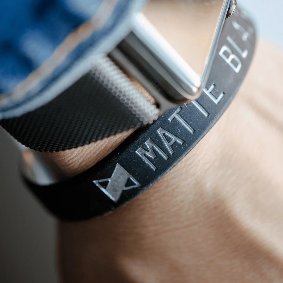 MKBHD Matte Black Everything Wristband - أكسسوار MKBHD Matte Black Everything Wristband - أكسسوار