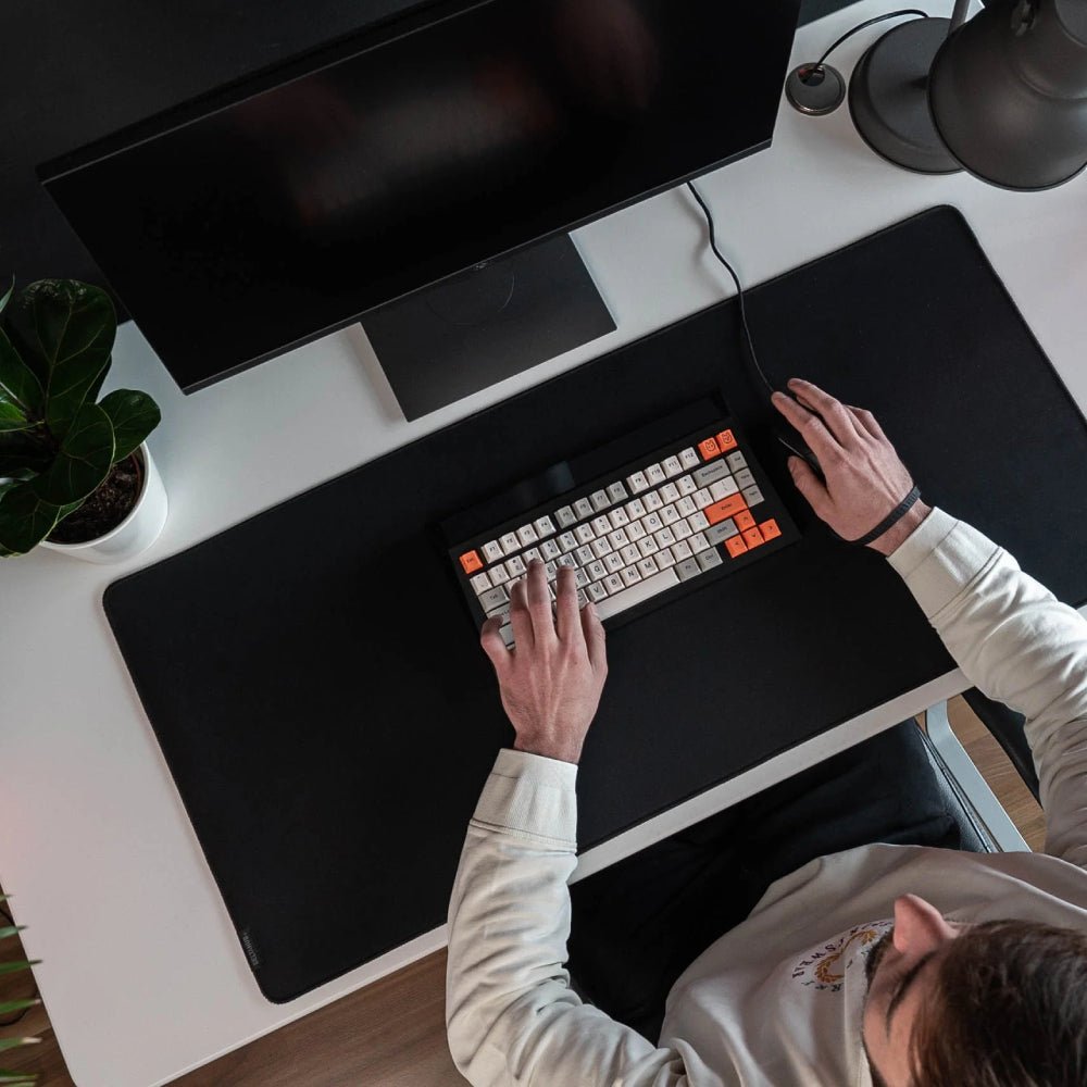 Deltahub Gaming Desk Pad - Black - L - حصيرة فأرة Deltahub Gaming Desk Pad - Black - L - حصيرة فأرة